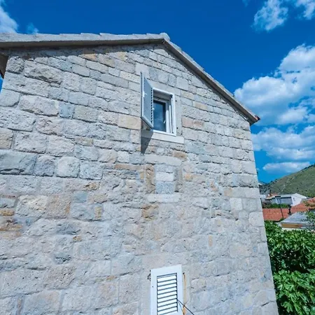 Holiday home The Old Stone House, Zrnovnica