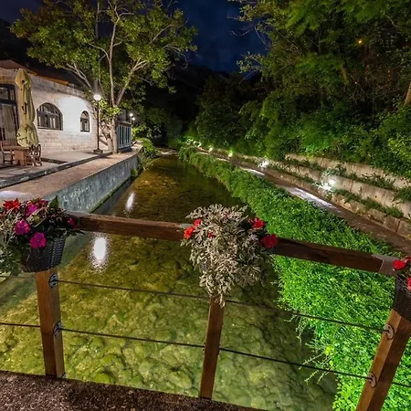 Holiday home The Old Stone House, Zrnovnica