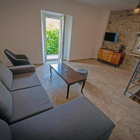 The Old Stone House, Zrnovnica Holiday home Split
