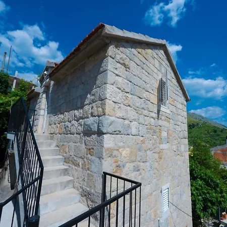 The Old Stone House, Zrnovnica Holiday home *