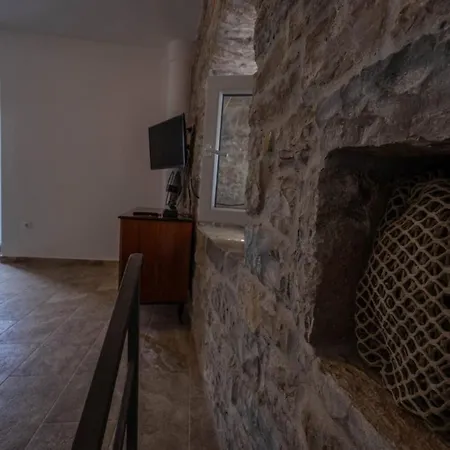 The Old Stone House, Zrnovnica Holiday home