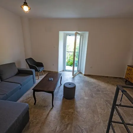 The Old Stone House, Zrnovnica Holiday home